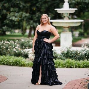 Sherri Hill Black Strapless Prom Dress